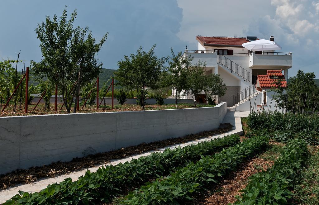 Villa Vinea Prapatnica Exterior photo